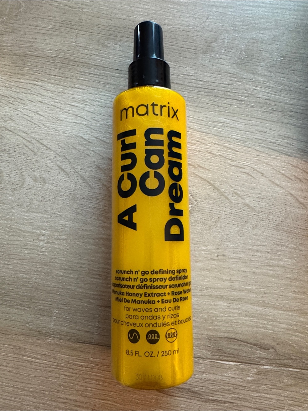 Matix A Curl Can Dream Defining Spray - Yellow & Black